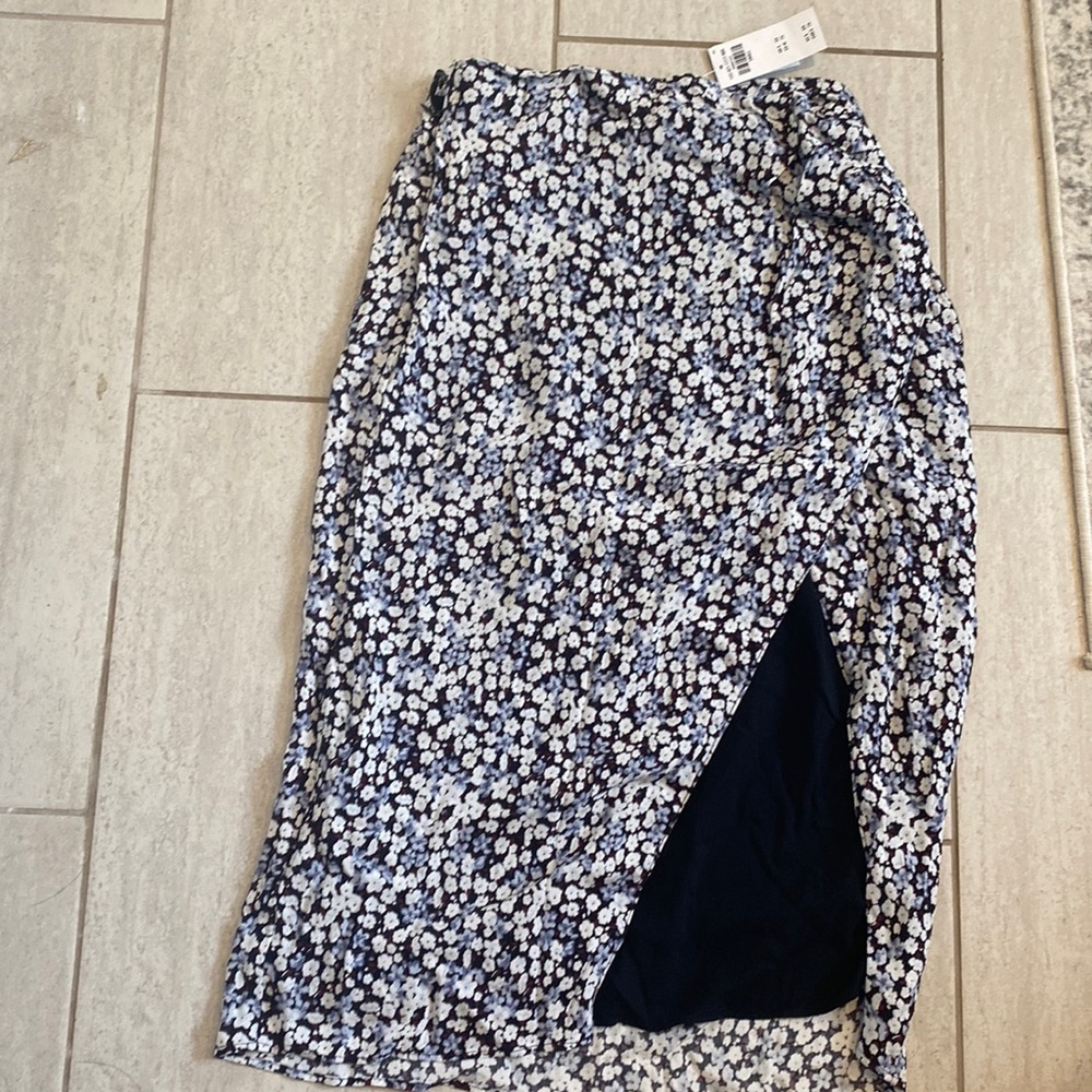 High waisted Mid length skirt. New with tags.